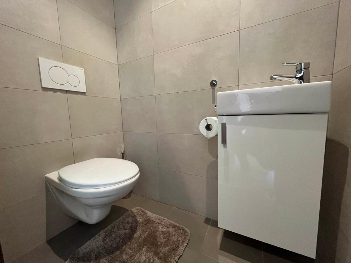 Elegant Escape Apartment I - City Centre ブラチスラヴァ エクステリア 写真