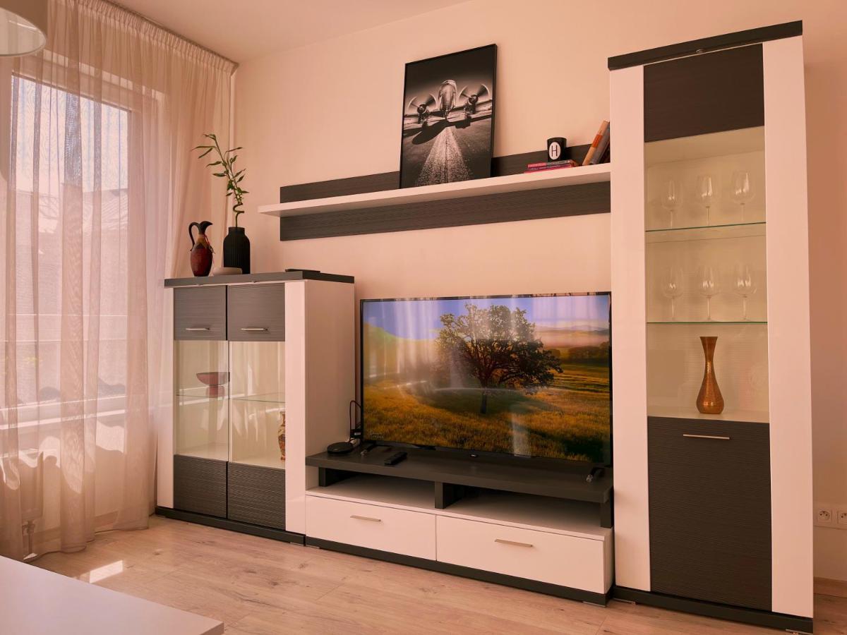 Elegant Escape Apartment I - City Centre ブラチスラヴァ エクステリア 写真