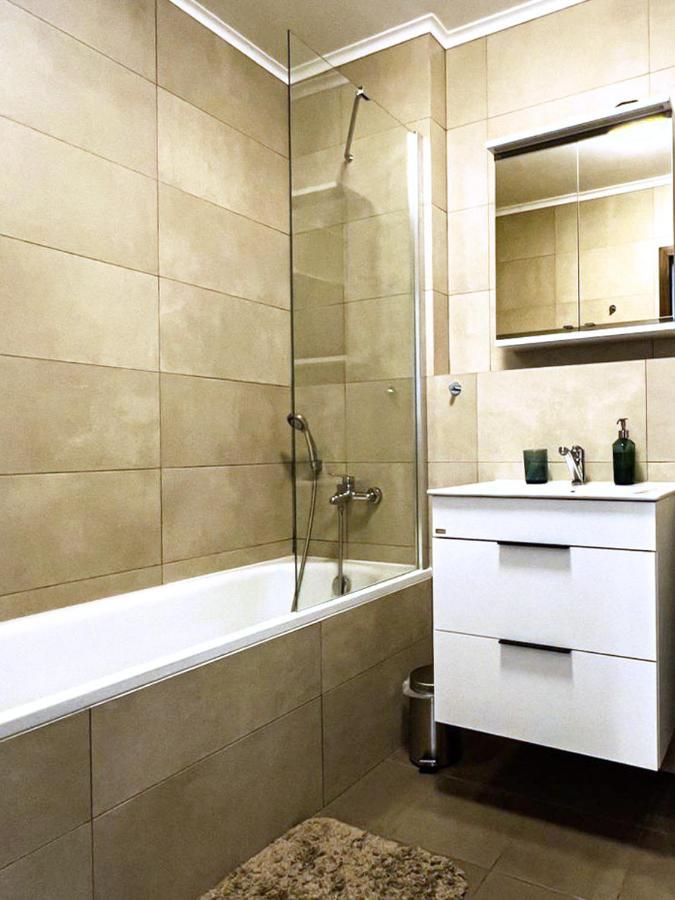 Elegant Escape Apartment I - City Centre ブラチスラヴァ エクステリア 写真