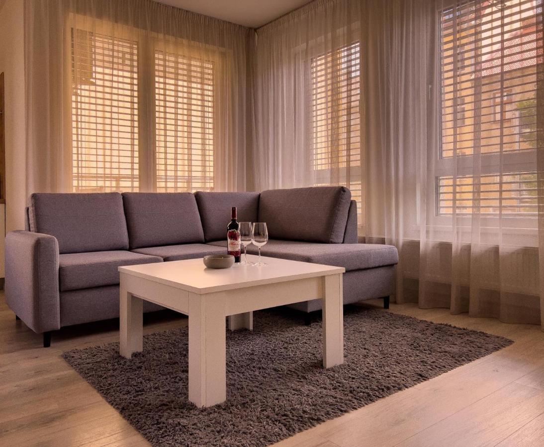 Elegant Escape Apartment I - City Centre ブラチスラヴァ エクステリア 写真