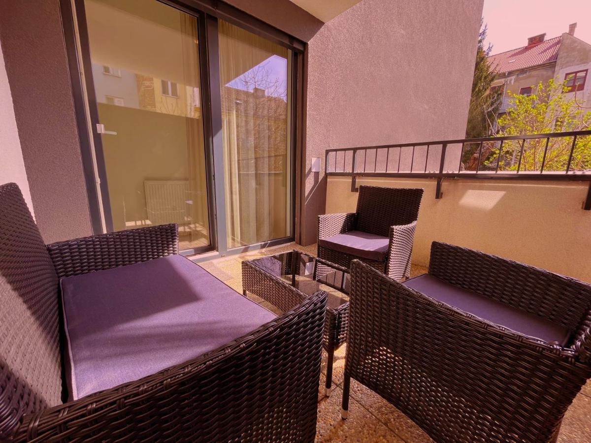 Elegant Escape Apartment I - City Centre ブラチスラヴァ エクステリア 写真