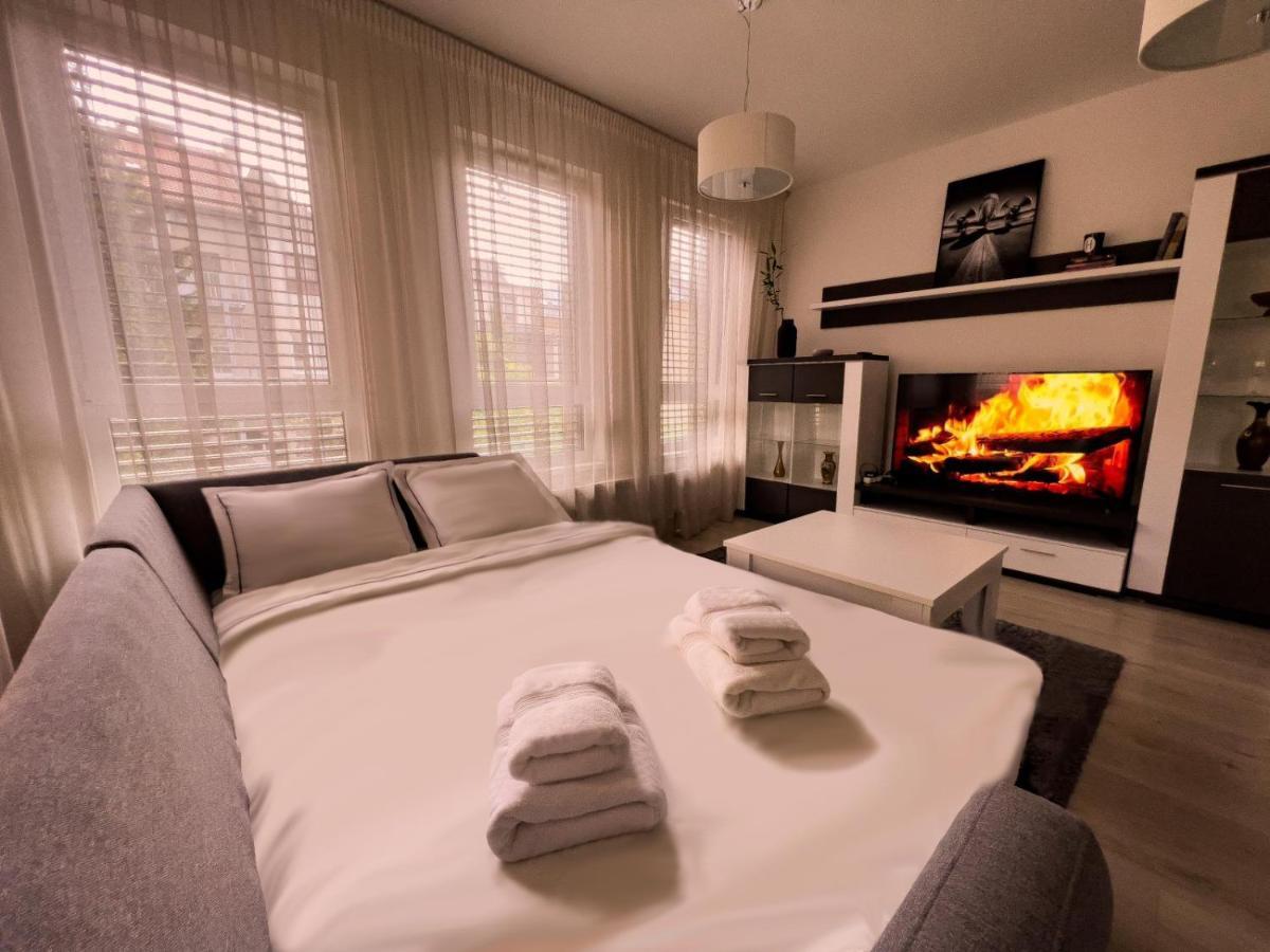 Elegant Escape Apartment I - City Centre ブラチスラヴァ エクステリア 写真