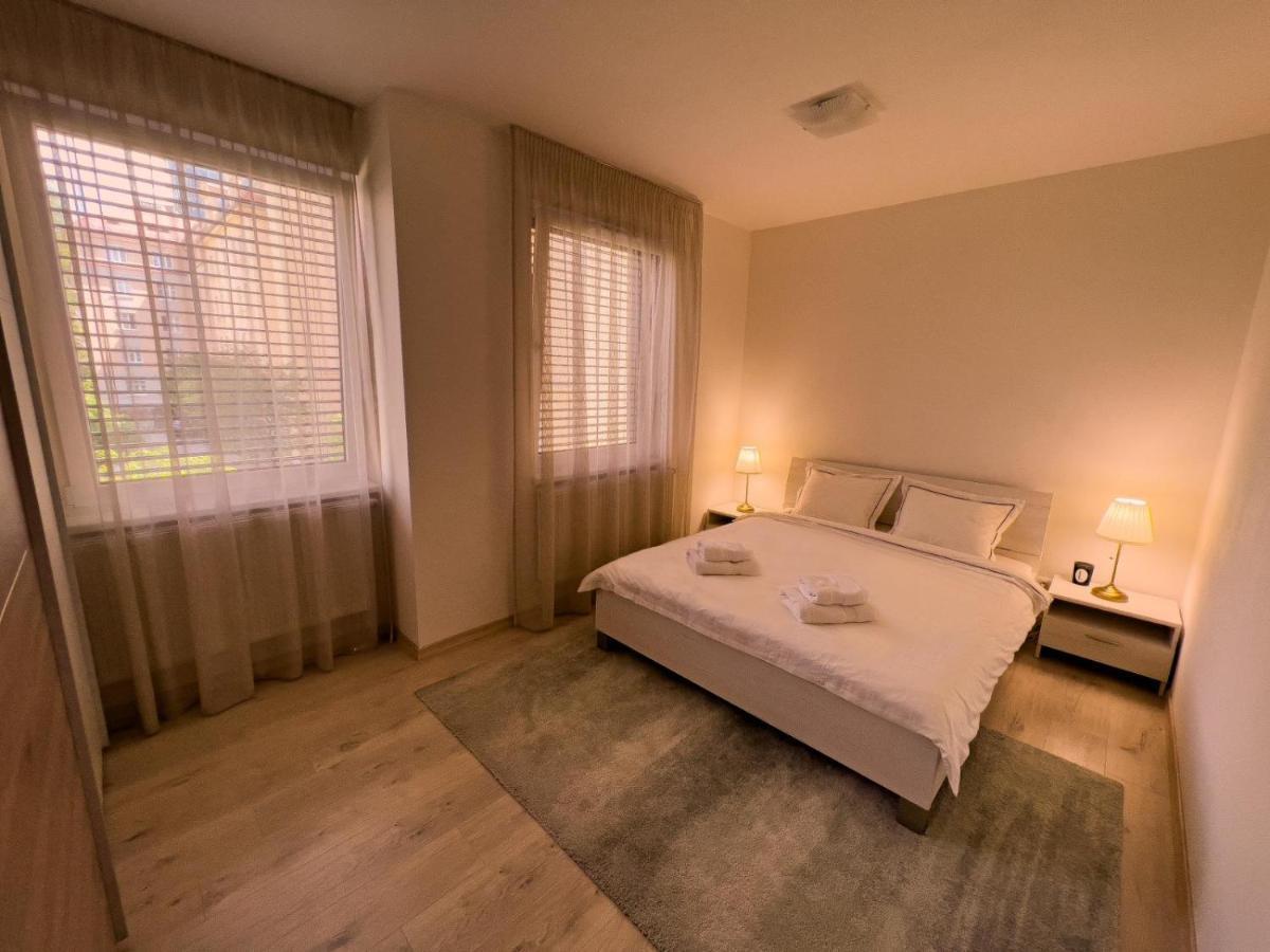 Elegant Escape Apartment I - City Centre ブラチスラヴァ エクステリア 写真