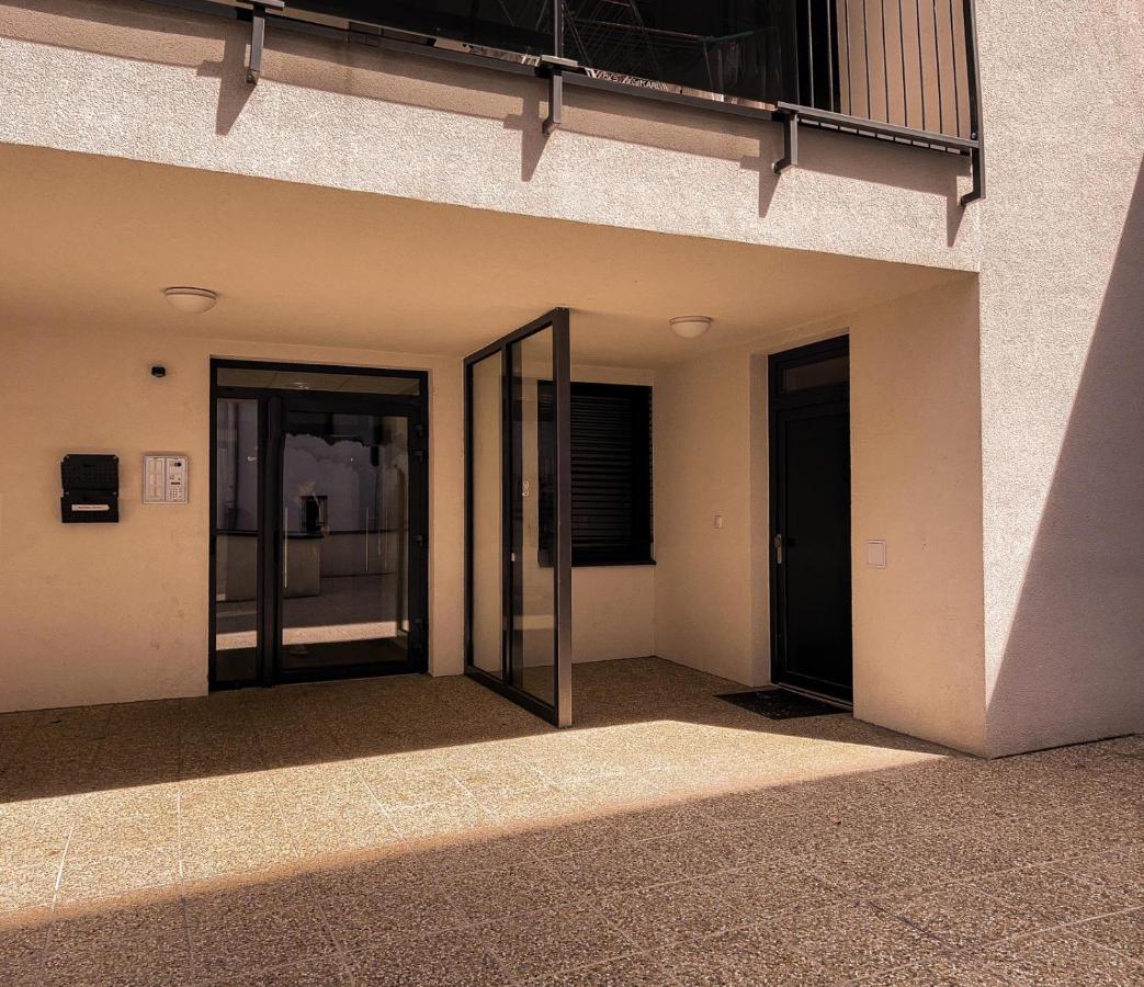 Elegant Escape Apartment I - City Centre ブラチスラヴァ エクステリア 写真