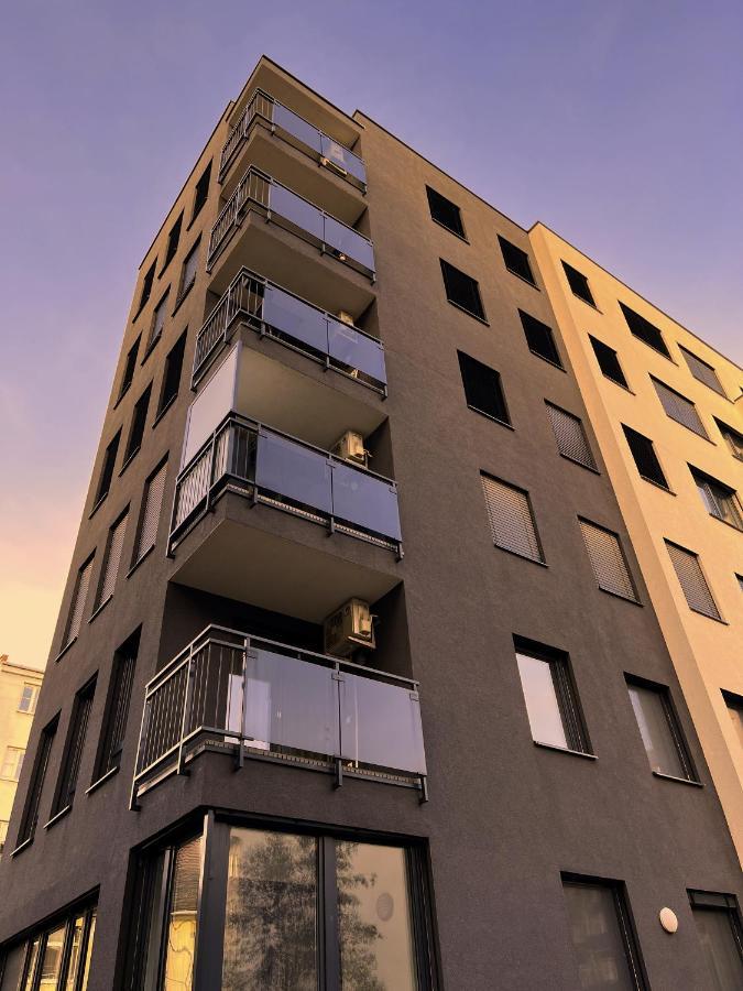 Elegant Escape Apartment I - City Centre ブラチスラヴァ エクステリア 写真